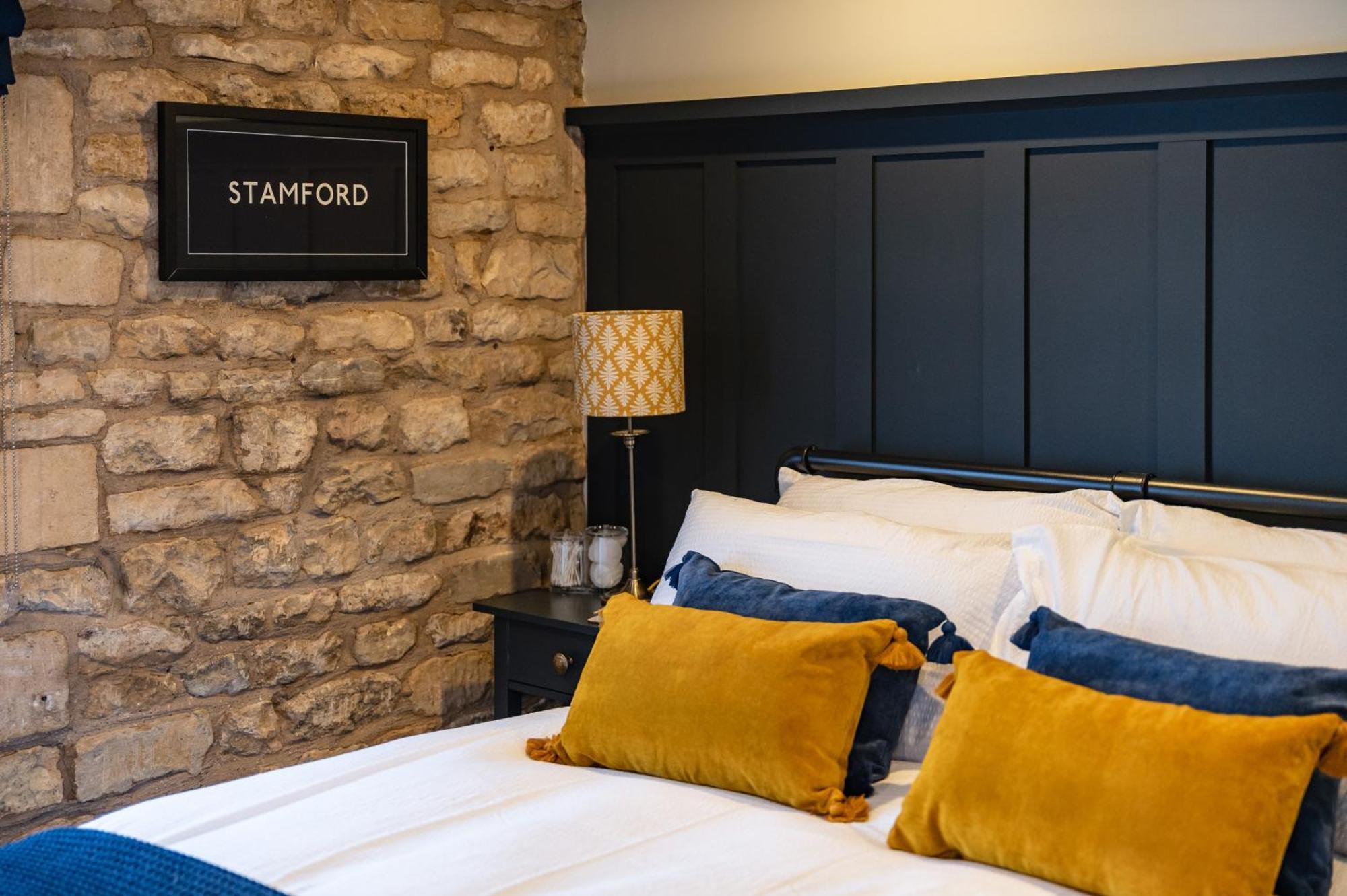 Luxury Town Centre Loft Apartment In Converted Granary Stamford Extérieur photo